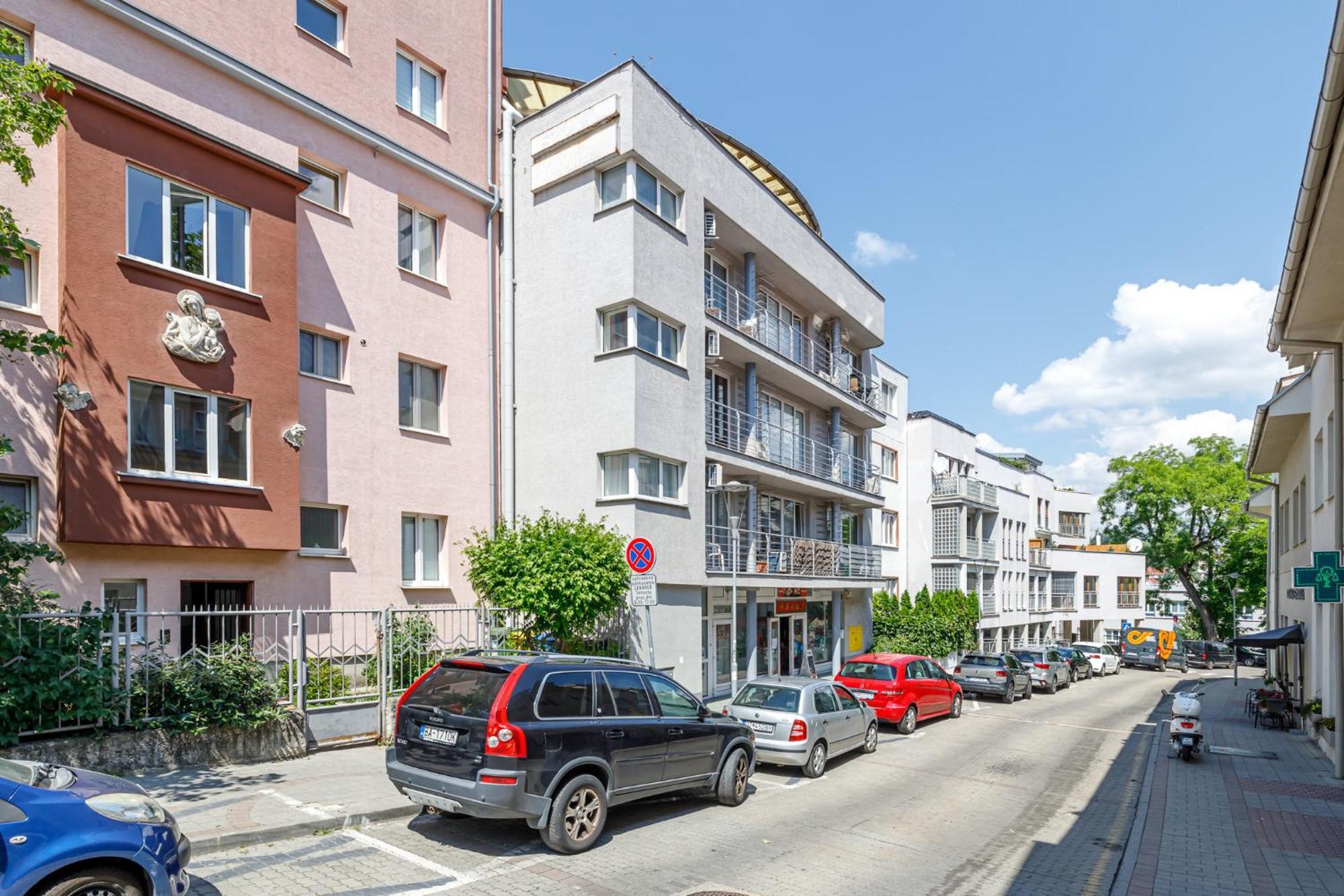Apartmán Matteo - Modern With Free Parking Bratislava